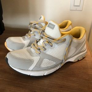 VIONIC women’s active shoe